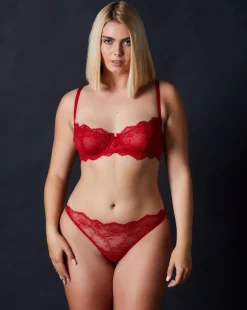 Anais Thong: Scarlet
