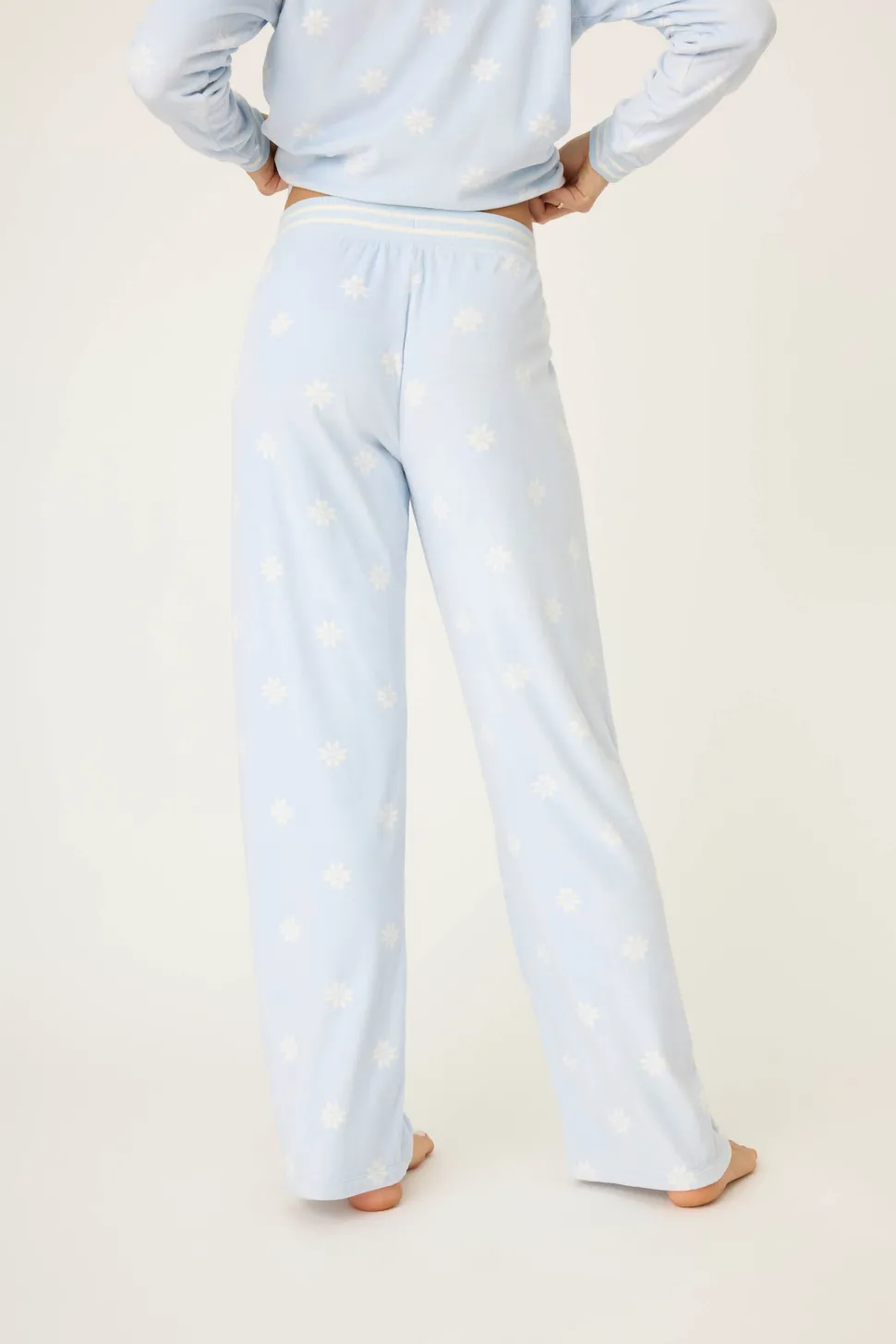 Apres All Day Silky Velour Snowflake Set: Size S