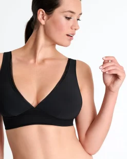 Elegant and Supportive Bikini Top: Size M (10)