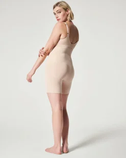 High-Waisted Mid-Thigh Short: OnCore Sculpting