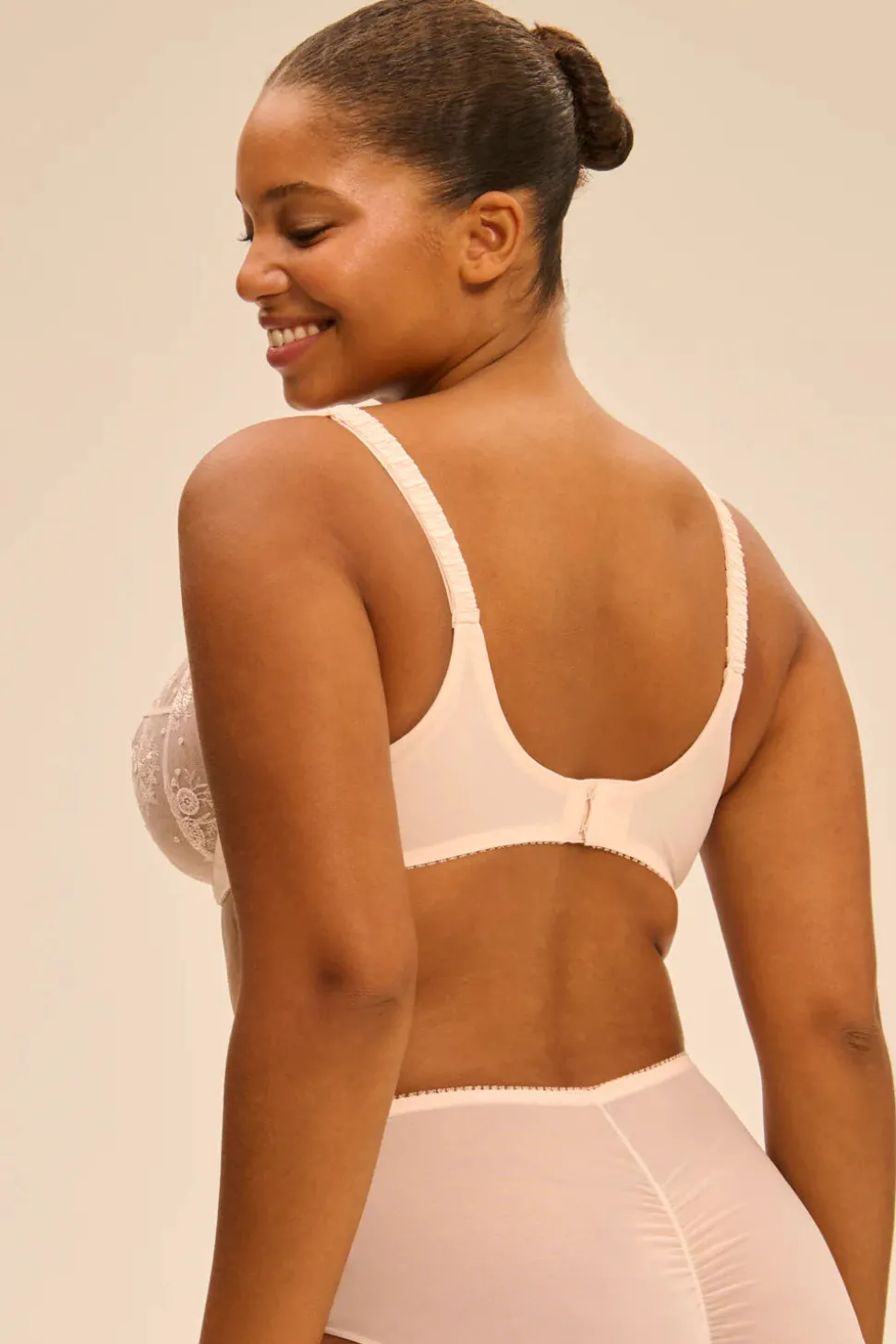Intrigue Full Cup Bra: Sakura Pink