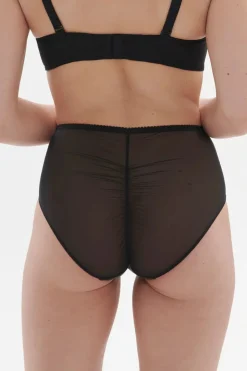 Intrigue Retro Brief