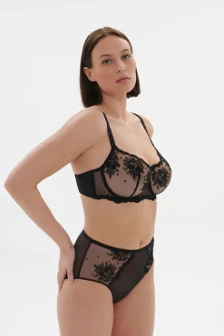 Intrigue Retro Brief