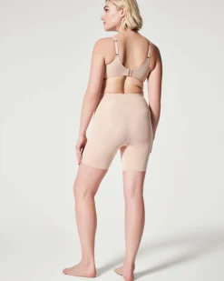 Mid-Thigh Short: OnCore Sculpting